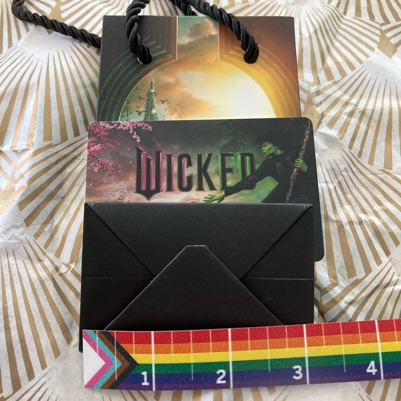 💚WICKED REGAL THEATRE COLLECTIBLES💗🪄 - Picture 5 of 6
